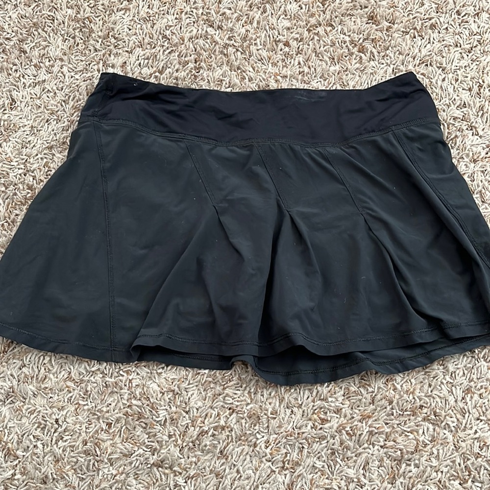 LULULEMON Black skirt. Size 6